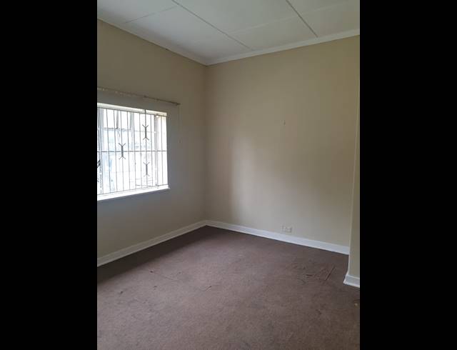 1 bed property to rent in HIGHLANDS NORTH